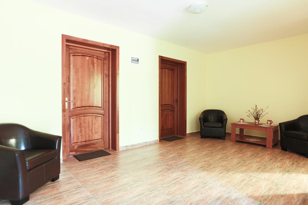 Pensiunea Dor De Casa Pestenita Exterior photo